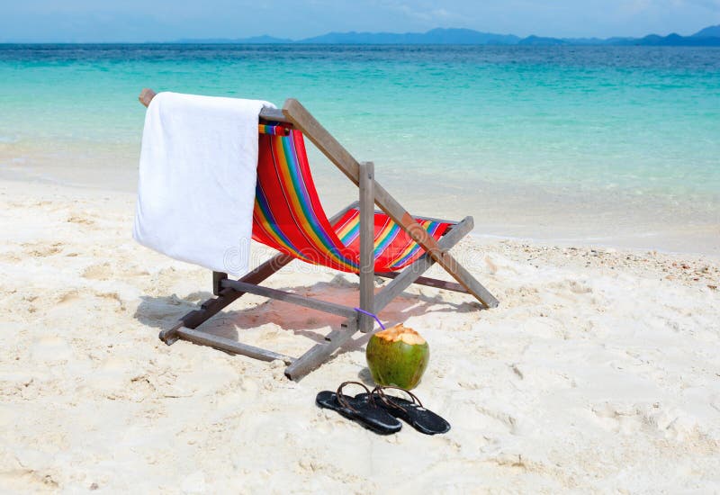 Présidence de plage sur la plage tropicale d'été photo stock Présidence de plage sur la plage tropicale d'été photo stock