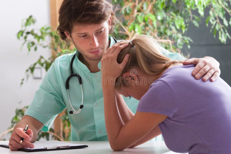 Psykiaterportion i fördjupning arkivfoto Psykiaterportion i fördjupning arkivfoto