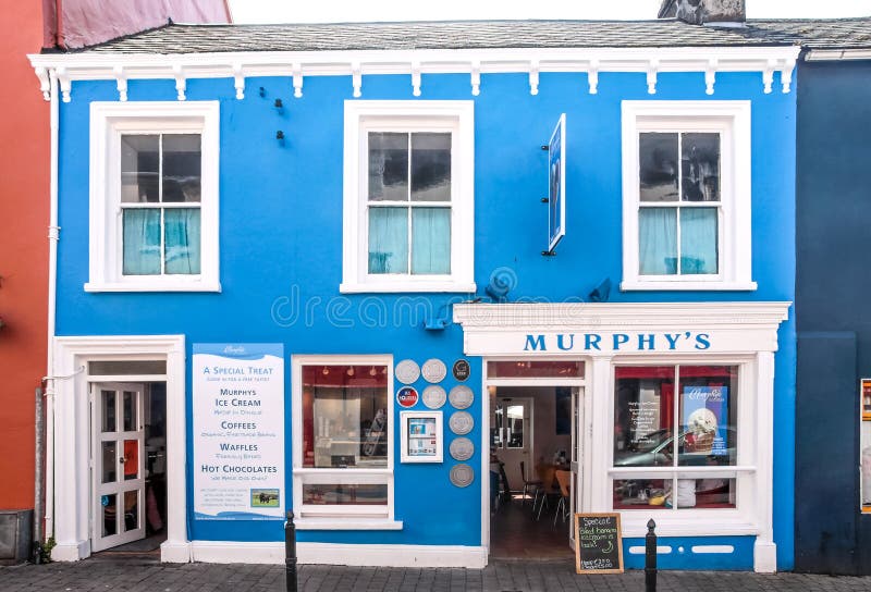 Pub Colourful in Dingle immagine stock libera da diritti Pub Colourful in Dingle immagine stock libera da diritti