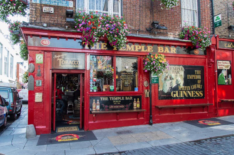 Pub de la barra del templo en Dublín, Irlanda imagen de archivo Pub de la barra del templo en Dublín, Irlanda imagen de archivo