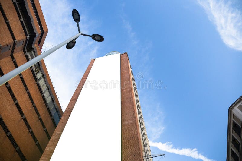 Pubblicità all'aperto del modello in bianco con lo spazio della copia immagini stock Pubblicità all'aperto del modello in bianco con lo spazio della copia immagini stock