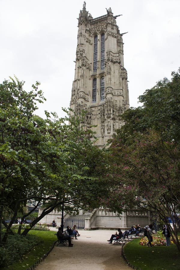 jardin tour saint jacques