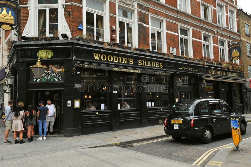 Pubs et restaurants ouverts au 4e de juillet 2020 après des mois de covid lockdown dues au virus de la couronne images stock