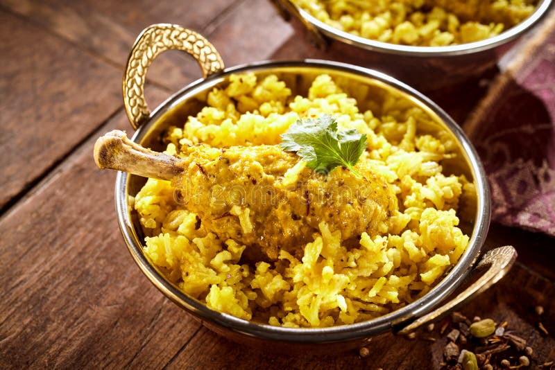 Puchar kurczaka drumstick ryż i biryani obraz stock Puchar kurczaka drumstick ryż i biryani obraz stock