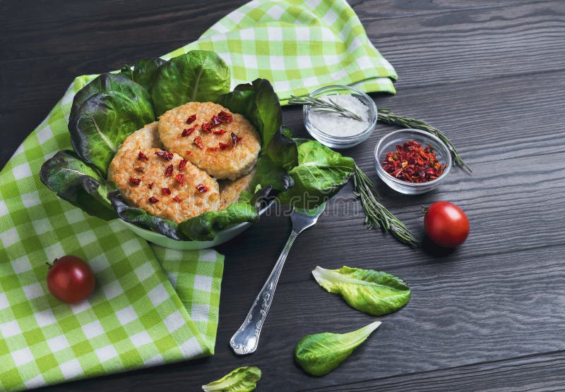 puchar kurczaka mięsa cutlets obraz royalty free puchar kurczaka mięsa cutlets obraz royalty free