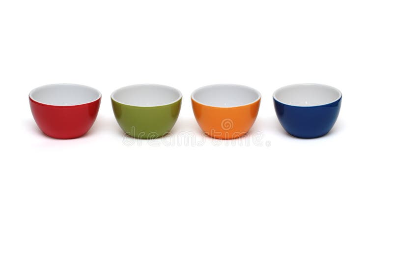 Pucharów cztery odizolowywający porcelany rząd fotografia stock