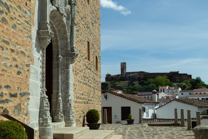 Pueblo antiguo de Almonaster en Huelva, Andalucía fotografía de archivo libre de regalías Pueblo antiguo de Almonaster en Huelva, Andalucía fotografía de archivo libre de regalías