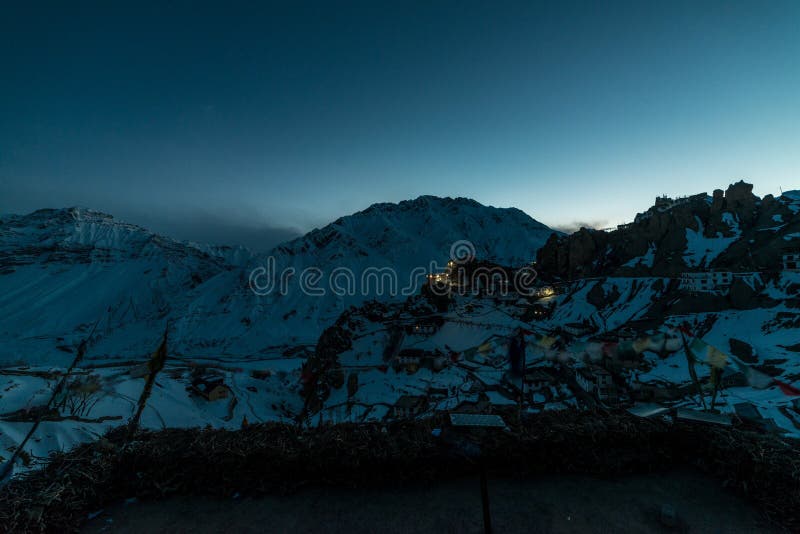 Pueblo debajo de las estrellas en Himalaya - valle de Spiti imagen de archivo Pueblo debajo de las estrellas en Himalaya - valle de Spiti imagen de archivo