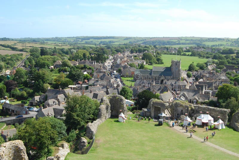 Pueblo Del Castillo De Corfe Imagen de archivo Imagen de iglesia