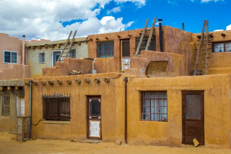 Pueblo-Gebäude stockbild Pueblo-Gebäude stockbild