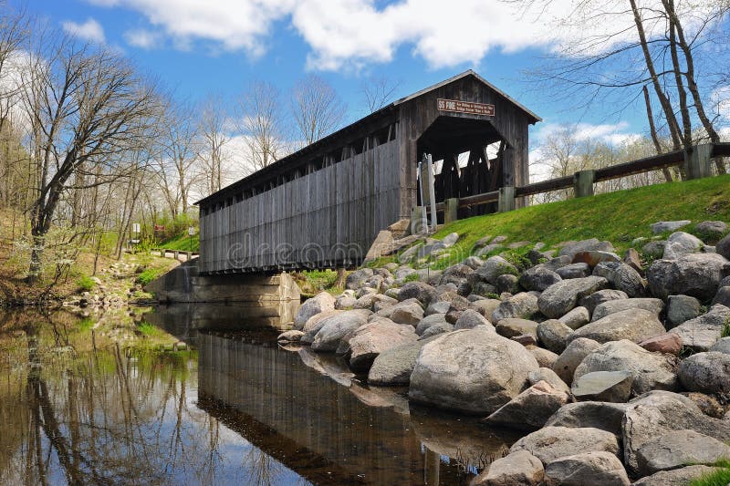 Puente Cubierto de Fallasburg, Lowell, Michigan, EE. UU. fotografía de archivo libre de regalías