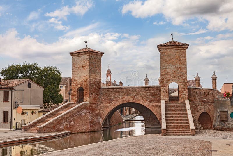 Puente de Ancent en Comacchio, Italia fotografía de archivo libre de regalías Puente de Ancent en Comacchio, Italia fotografía de archivo libre de regalías