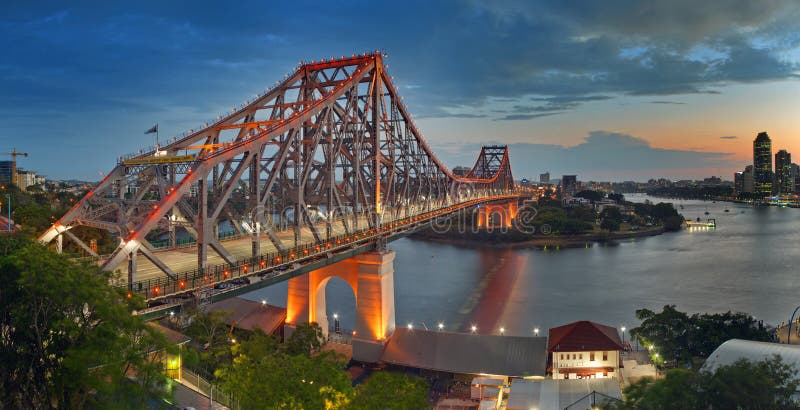 Puente de HDR Brisbane en la oscuridad fotografía de archivo libre de regalías Puente de HDR Brisbane en la oscuridad fotografía de archivo libre de regalías