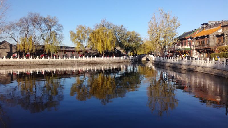 20191128 Puente de ingot plateado en el mar de Shicha, Pekín, China imagenes de archivo 20191128 Puente de ingot plateado en el mar de Shicha, Pekín, China imagenes de archivo