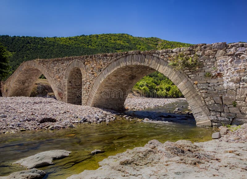 Puente de piedra romano viejo imágenes de archivo libres de regalías Puente de piedra romano viejo imágenes de archivo libres de regalías