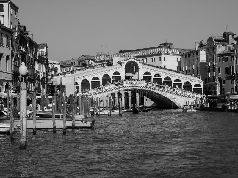 Puente De Rialto En Venecia En Blanco Y Negro Foto editorial - Imagen de  puente, blanco: 88333546