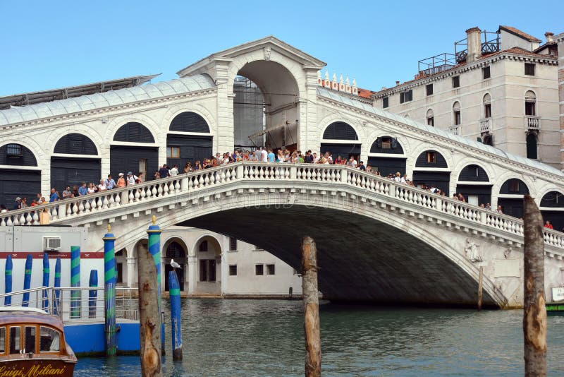 Puente de Rialto en Venecia - Italia foto de archivo Puente de Rialto en Venecia - Italia foto de archivo