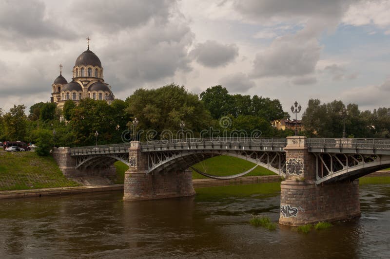 Puente De Zverynas E Iglesia Ortodoxa De Znamenskaya En Vilna, Lituania