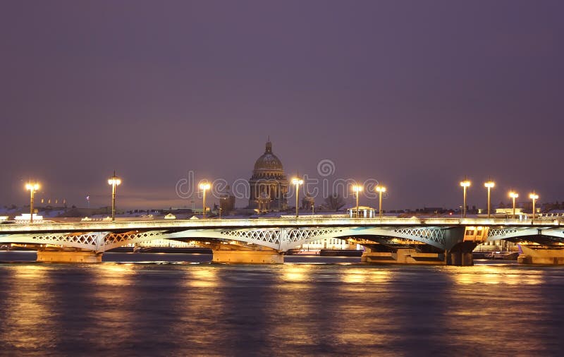 Puente del anuncio, St Petersburg, Rusia foto de archivo libre de regalías Puente del anuncio, St Petersburg, Rusia foto de archivo libre de regalías