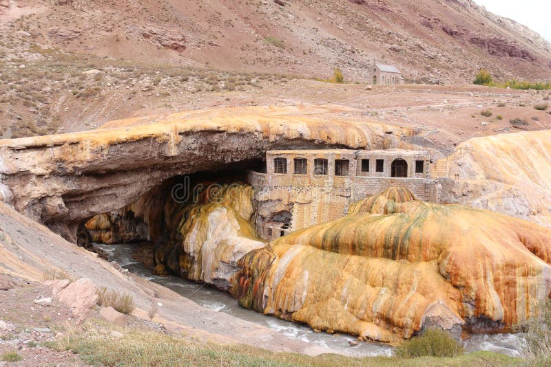 Puente del Inca - Inca-brug royalty-vrije stock afbeelding Puente del Inca - Inca-brug royalty-vrije stock afbeelding