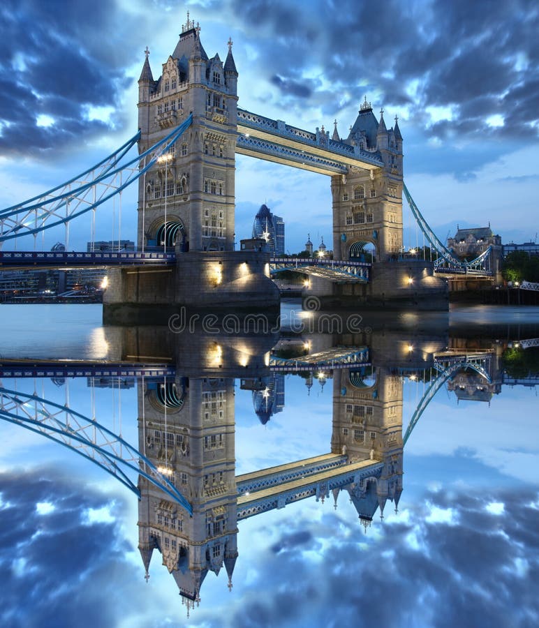 Puente famoso de la torre, Londres, Reino Unido