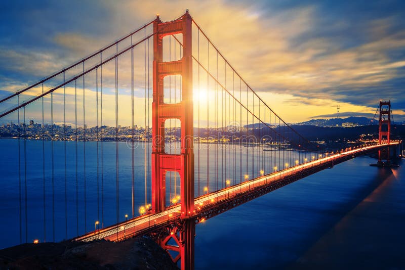 Puente Golden Gate famoso en la salida del sol