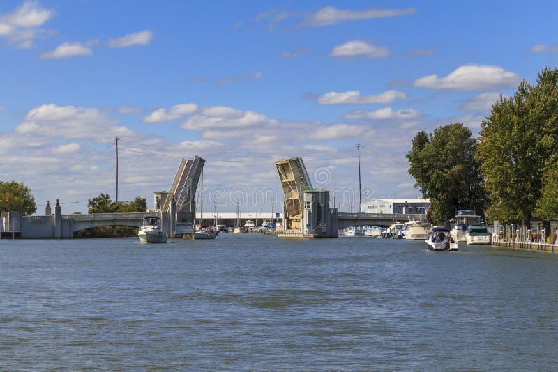 Puente levadizo sobre el río Portage imagen de archivo