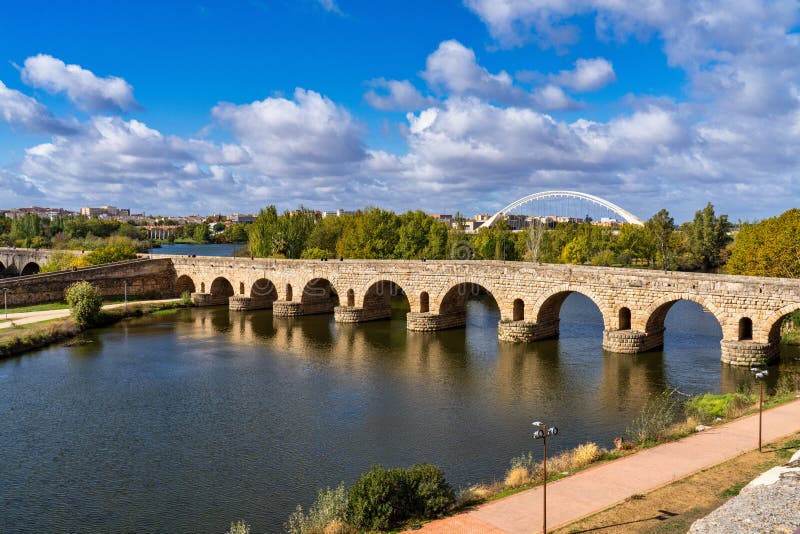 puente-romano-roman-bridge-merida-extremadura-spain-historical-built-romans-longest-surviving-over-guadiana-river-208477840.jpg