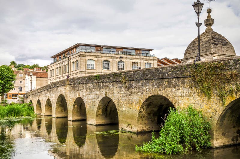 Puente sobre el río Avon, Bradford en Avon, Wiltshire, Inglaterra fotografía de archivo Puente sobre el río Avon, Bradford en Avon, Wiltshire, Inglaterra fotografía de archivo