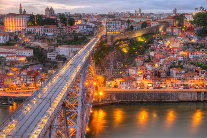 Puentee dom Luis de Ponte sobre Oporto, Portugal