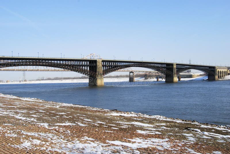 Puentes de St. Louis del invierno foto de archivo libre de regalías Puentes de St. Louis del invierno foto de archivo libre de regalías