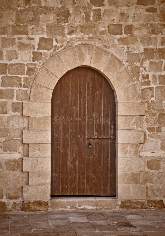 Puerta antigua del castillo imágenes de archivo libres de regalías Puerta antigua del castillo imágenes de archivo libres de regalías