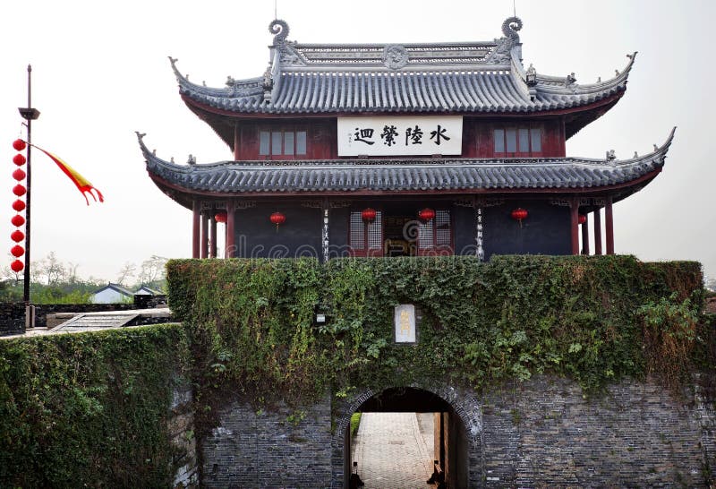 Puerta de agua antigua de los hombres de la cacerola Suzhou China fotos de archivo libres de regalías Puerta de agua antigua de los hombres de la cacerola Suzhou China fotos de archivo libres de regalías