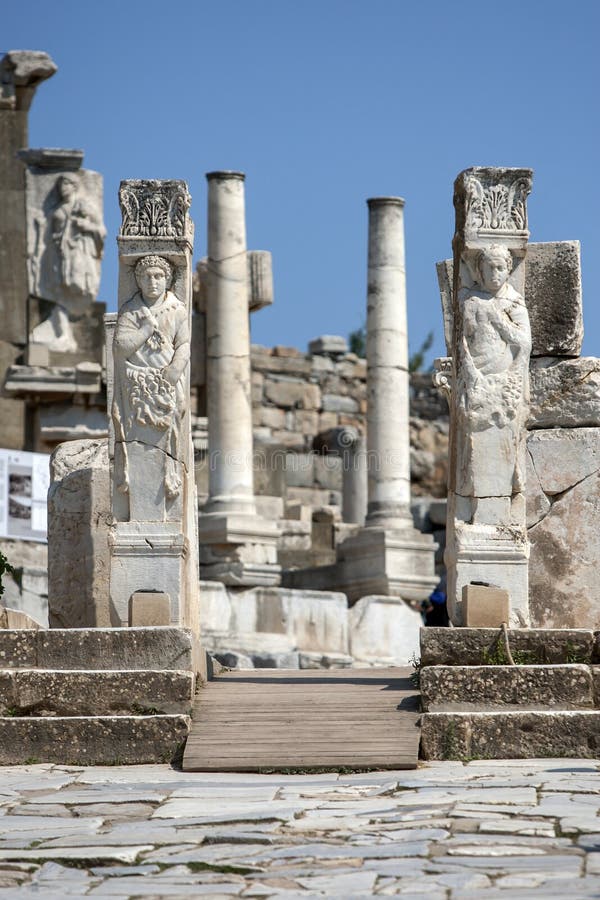 Puerta De Hercules En Ephesus En Turquía. Imagen de archivo - Imagen de  siglo, puerta: 186014365