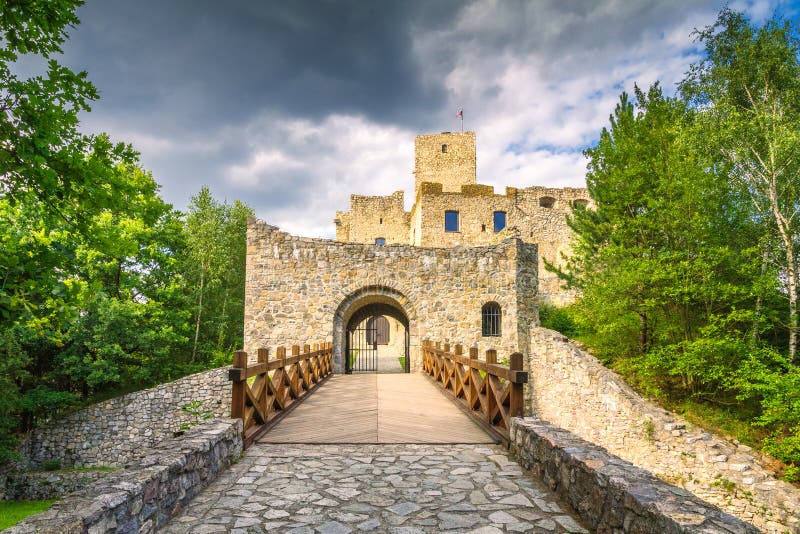 Puerta de la entrada a la ciudad próxima de Strecno Zilina del castillo medieval fotografía de archivo libre de regalías Puerta de la entrada a la ciudad próxima de Strecno Zilina del castillo medieval fotografía de archivo libre de regalías