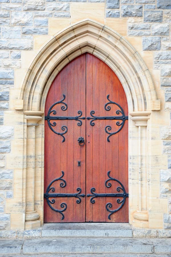 Puerta de la iglesia imagen de archivo. Imagen de piedra - 5975835