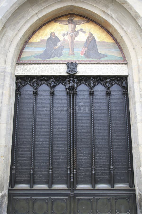 Puerta de la iglesia de todos los santos, Wittenberg imagen de archivo Puerta de la iglesia de todos los santos, Wittenberg imagen de archivo