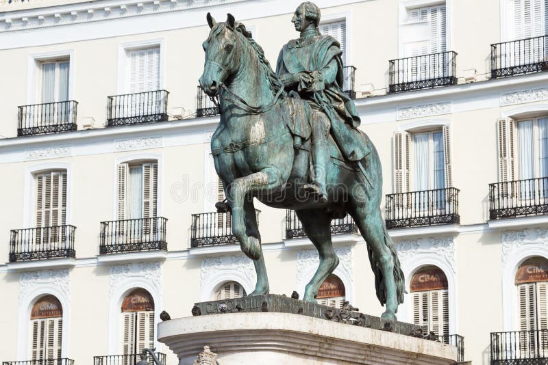 Puerta del sol square and equestrian posąg madrid hiszpania obraz royalty free