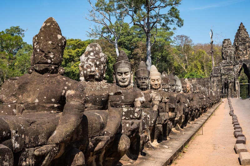Puerta del sur a Angkor Thom en Camboya, Asia foto de archivo Puerta del sur a Angkor Thom en Camboya, Asia foto de archivo
