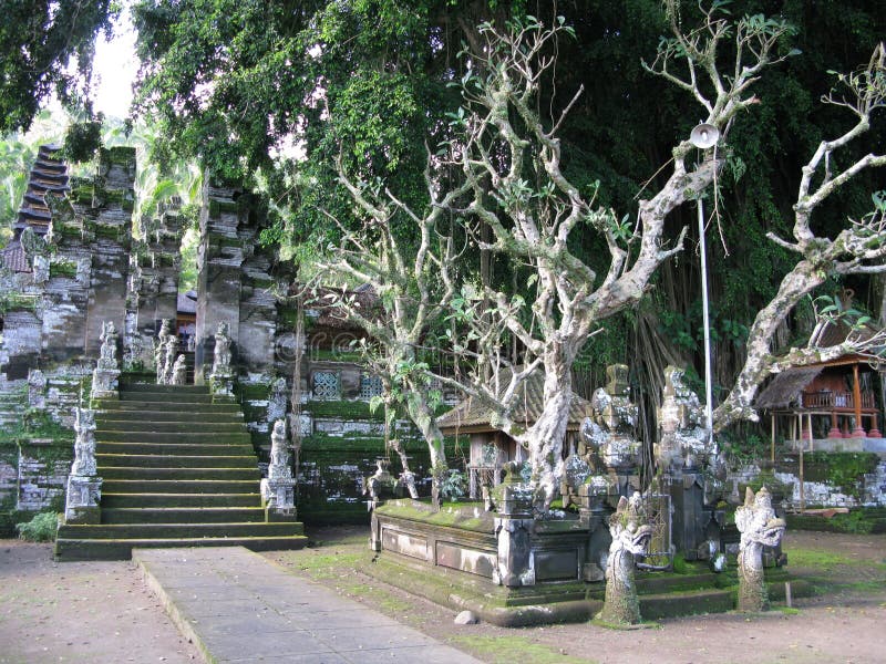 Pura Batu Bolong, another temple in the Tanah Lot area, situated a short distance north of Pura Tanah Lot. Pura Batu Bolong, another temple in the Tanah Lot area, situated a short distance north of Pura Tanah Lot.