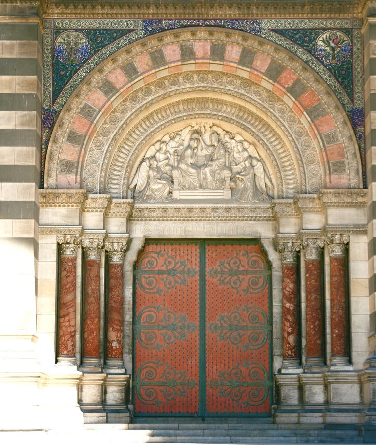 Puerta Grande De La Iglesia Foto de archivo Imagen de viejo, marsella