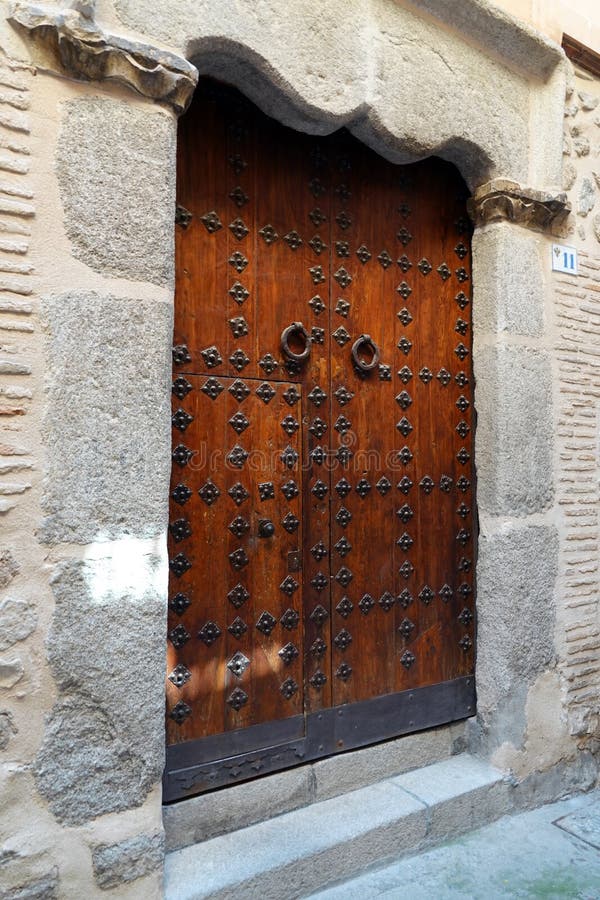 Identidad Adolescencia Comprimido Puerta Medieval Con Los Ornamentos Españoles En Toledo, España Imagen de archivo - Imagen de ornamentos, medieval: 147642129 Identidad Adolescencia Comprimido Puerta Medieval Con Los Ornamentos Españoles En Toledo, España Imagen de archivo - Imagen de ornamentos, medieval: 147642129