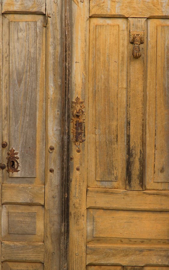 Puerta de madera vieja imagen de archivo. Imagen de rural - 45184279
