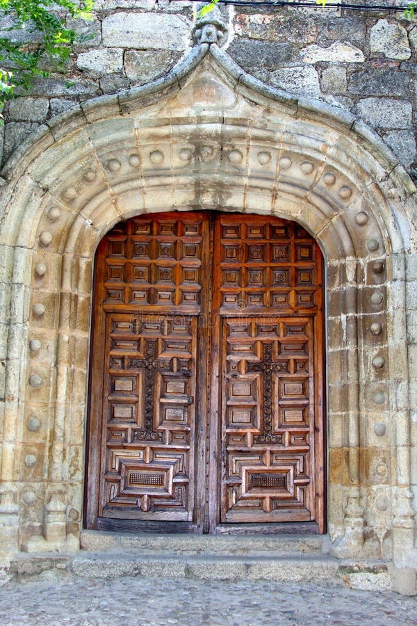 Puertas Medievales Del Castillo Foto de archivo - Imagen de puerta