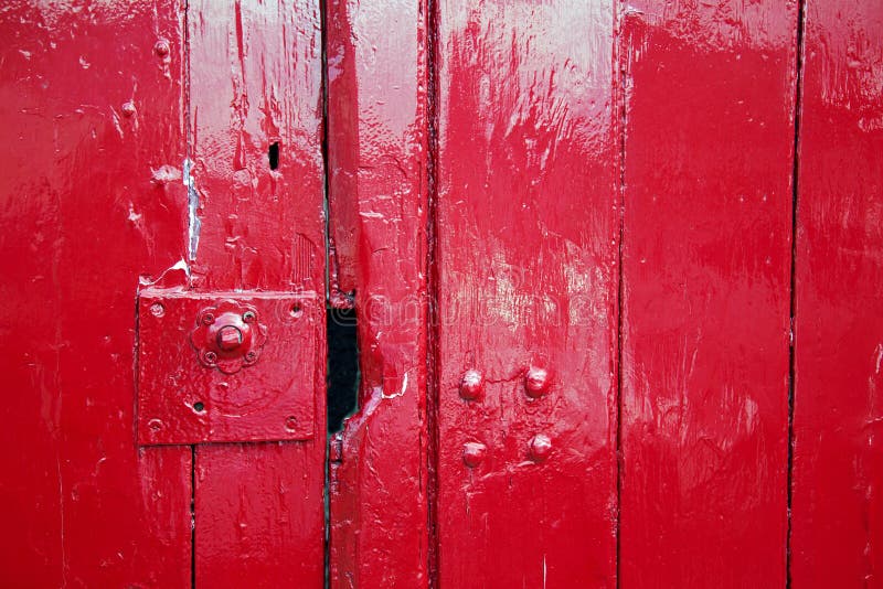 Puertas de madera pintadas rojo brillante imagenes de archivo Puertas de madera pintadas rojo brillante imagenes de archivo
