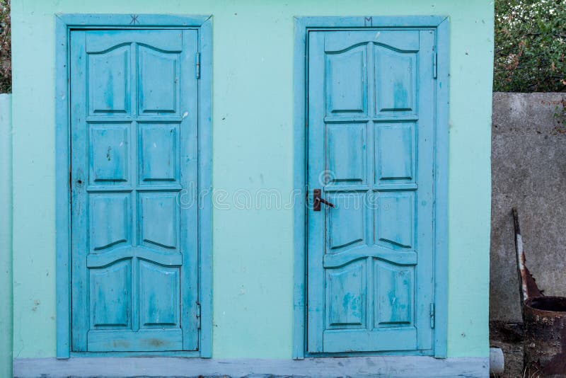 Puertas del retrete público imagen de archivo Puertas del retrete público imagen de archivo