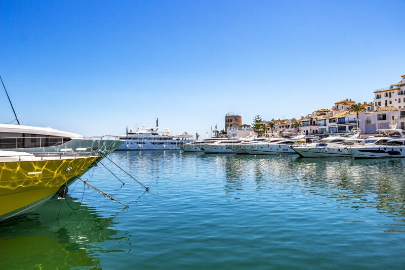 Puerto Banus, Nueva Андалусия, Марбелья, Испания стоковые фотографии rf Puerto Banus, Nueva Андалусия, Марбелья, Испания стоковые фотографии rf