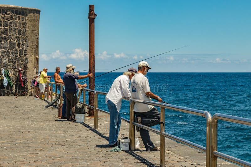 2019-01-12, Puerto de la Cruz, Santa Cruz de Tenerife Der Hafen von Puerto de la Cruz ist eine populäre Touristenattraktion und e lizenzfreies stockbild 2019-01-12, Puerto de la Cruz, Santa Cruz de Tenerife Der Hafen von Puerto de la Cruz ist eine populäre Touristenattraktion und e lizenzfreies stockbild