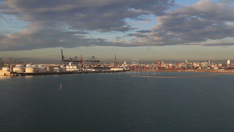 Puerto de la mañana de Valencia Spain filmado del barco de cruceros