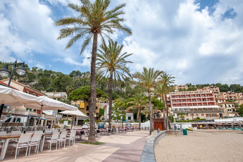 Puerto de Soller, Mallorca imagen de archivo. Imagen de sunlight 92155905